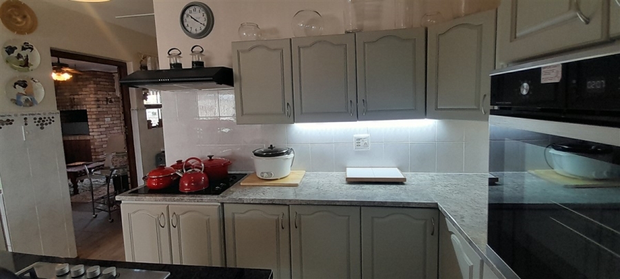 5 Bedroom Property for Sale in Wavecrest Eastern Cape